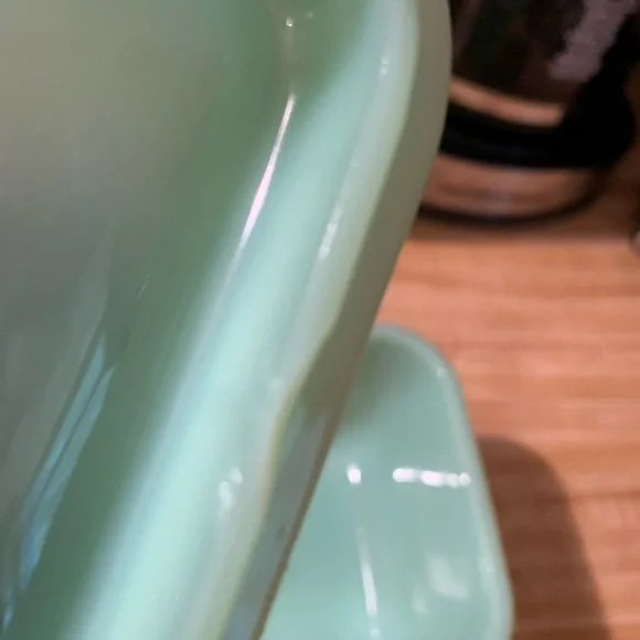 Vintage Fireking jadite refrigerator dish has chip underneath but not rim - Picture 2 of 4